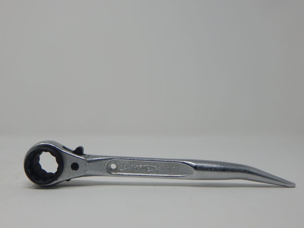 Supertool, 21/24 mm Steel Ratchet, - Box Type Socket and a Semi Flush - Socket, Short Podger Handle
